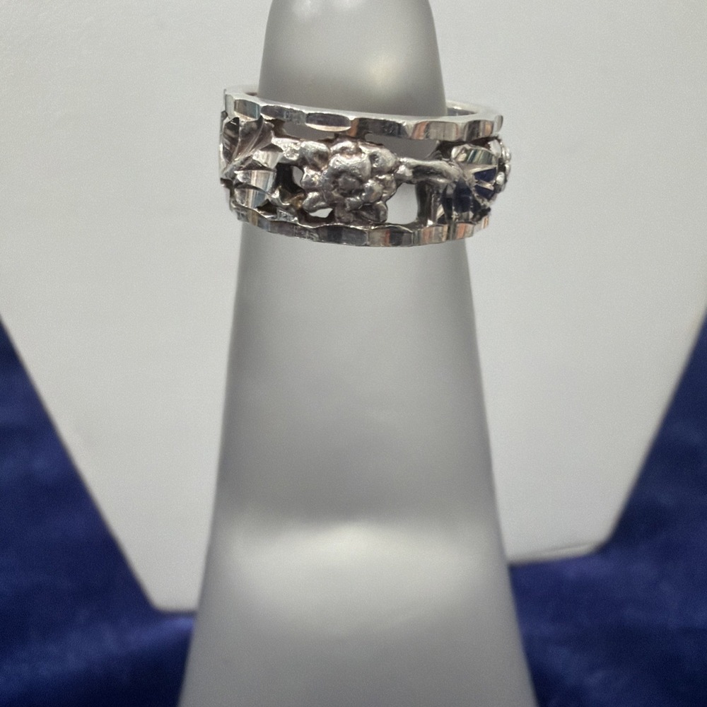 Sterling Silver 925 6.3gDiamond Cut Flower Band Ring Size 5 - Picture 2 of 10